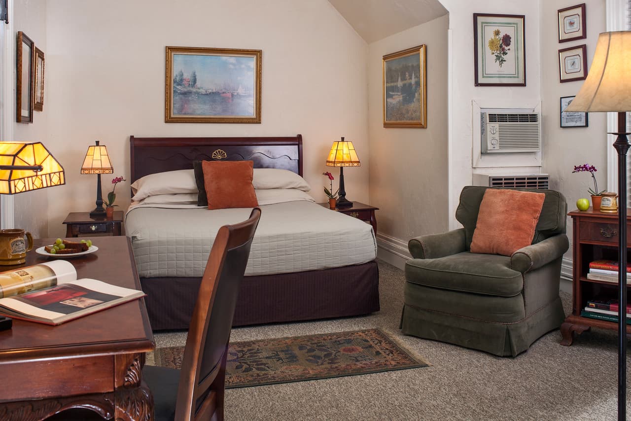 Bronze room sleeping area