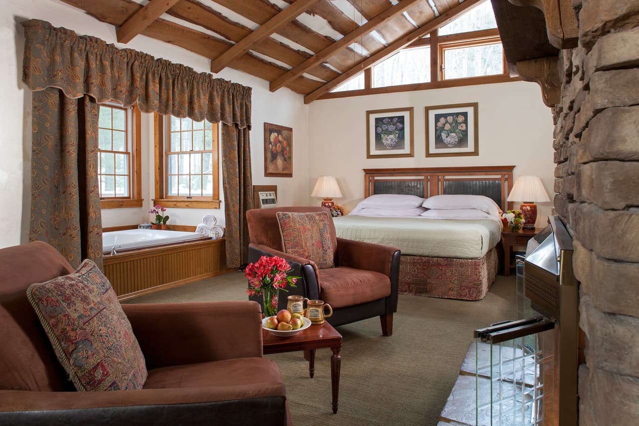 Platinum room sleeping area/oversized whirlpool tub