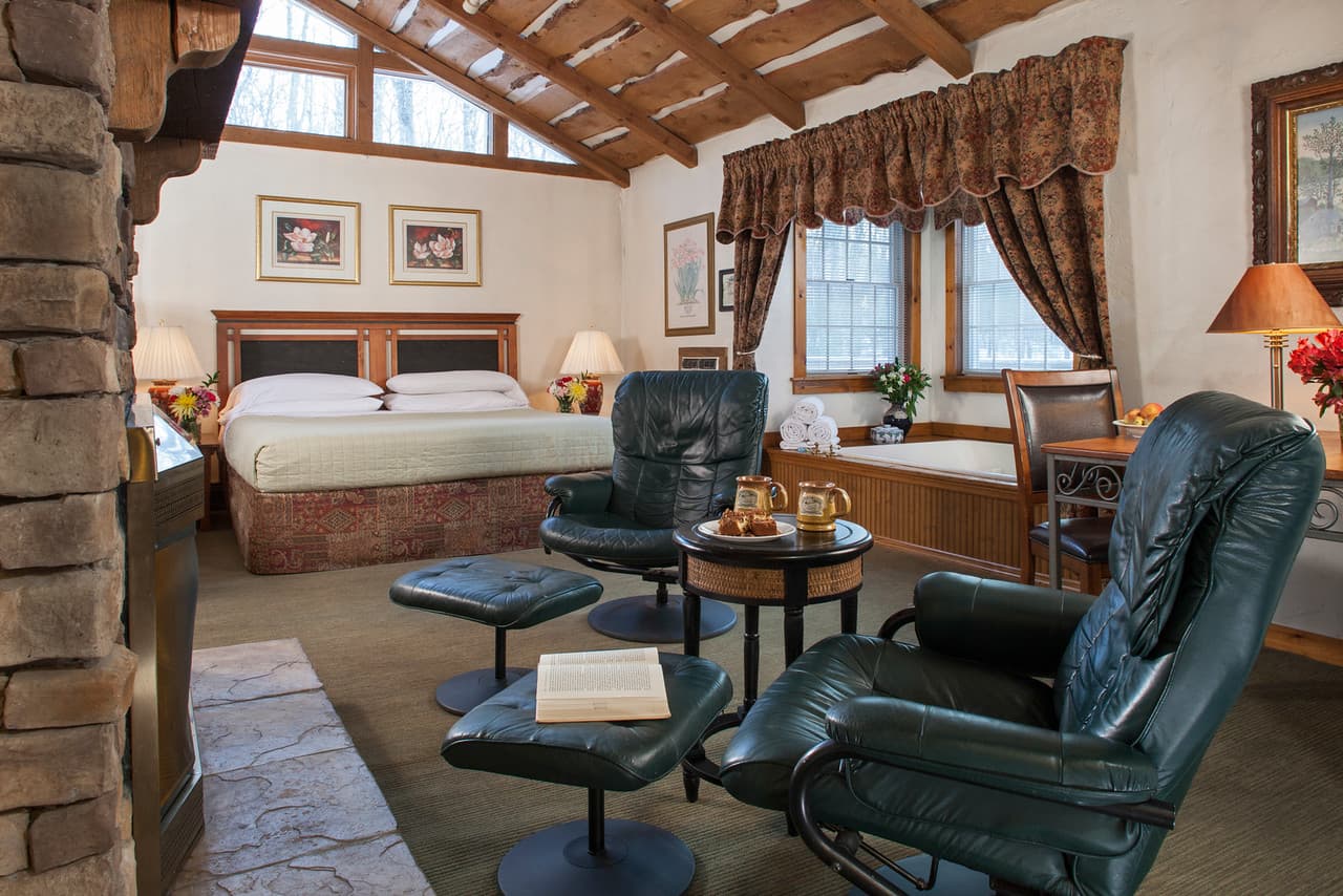 Platinum room sleeping area/oversized whirlpool tub